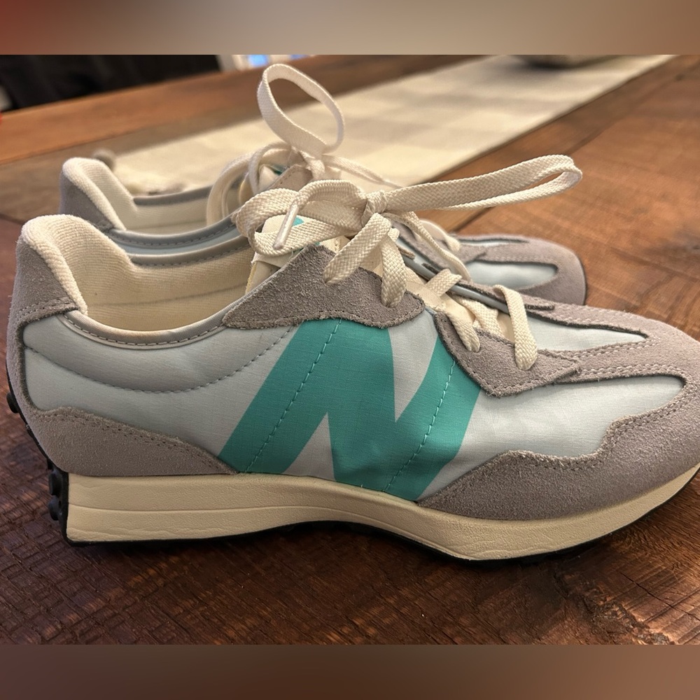 New Balance 327 Kids' Sneakers- Gray and Teal.  Kids size 7- Women’s  8.5 - Picture 2 of 7